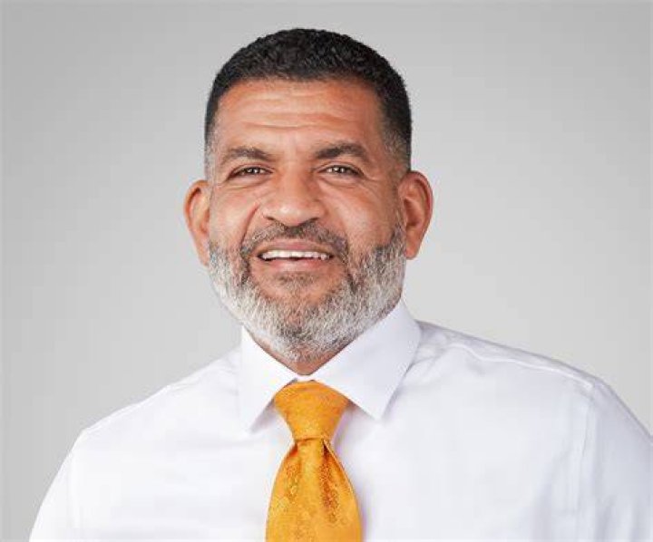 
Abdulswamad Shariff Nassir Height, Weight, Net Worth, Age, Birthday, Wikipedia, Who, Nationality, Biography 