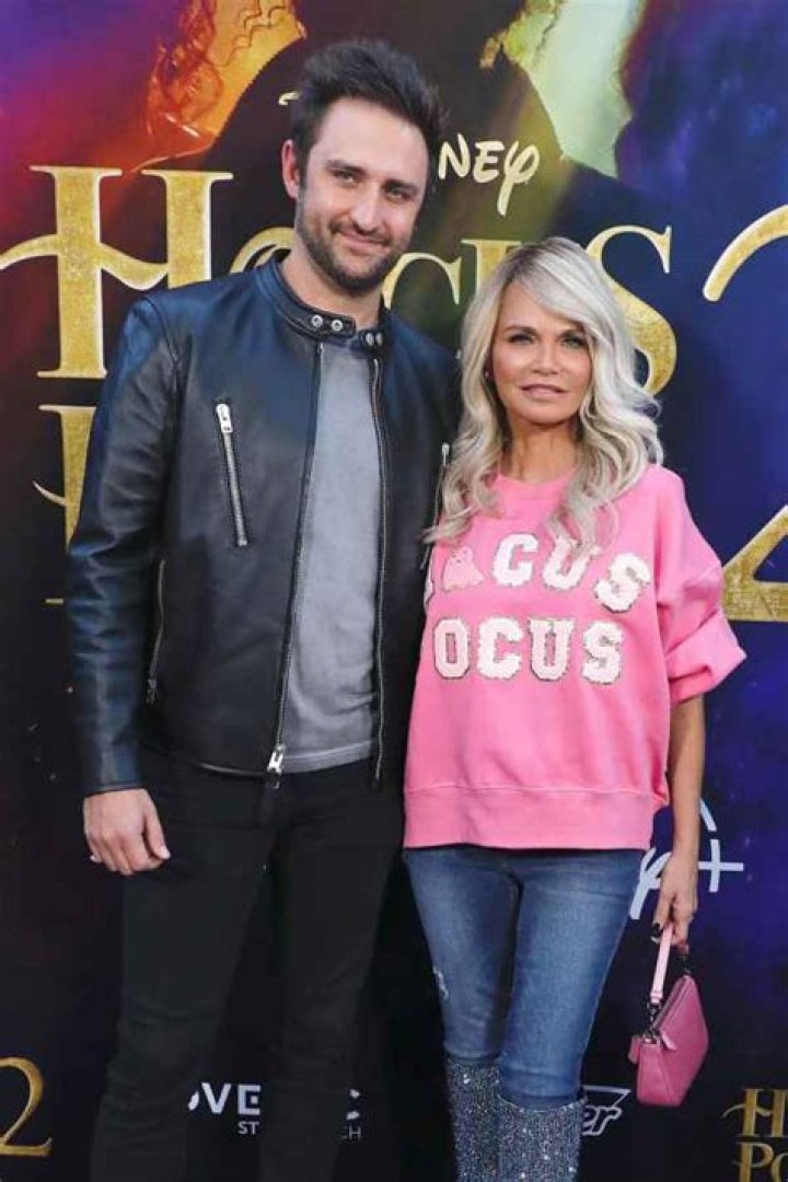 
All About Kristin Chenoweth And Josh Bryant Relationship 