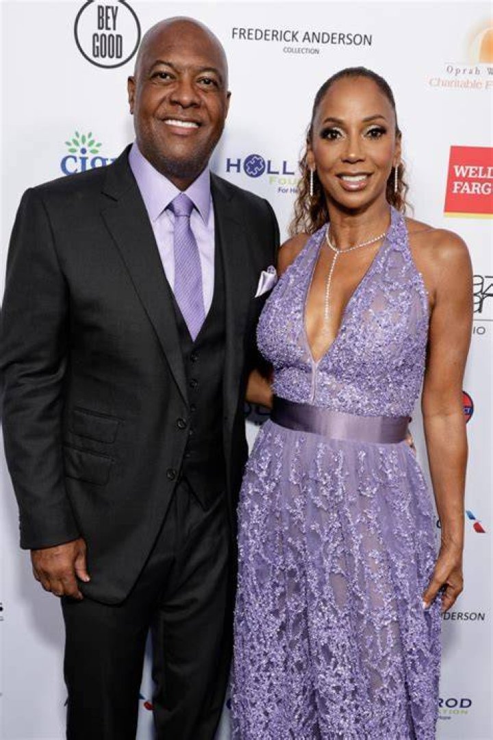 Who are Holly Robinson Peetes Parents? Holly Robinson Peete Biography, Parents Name, Nationality and More